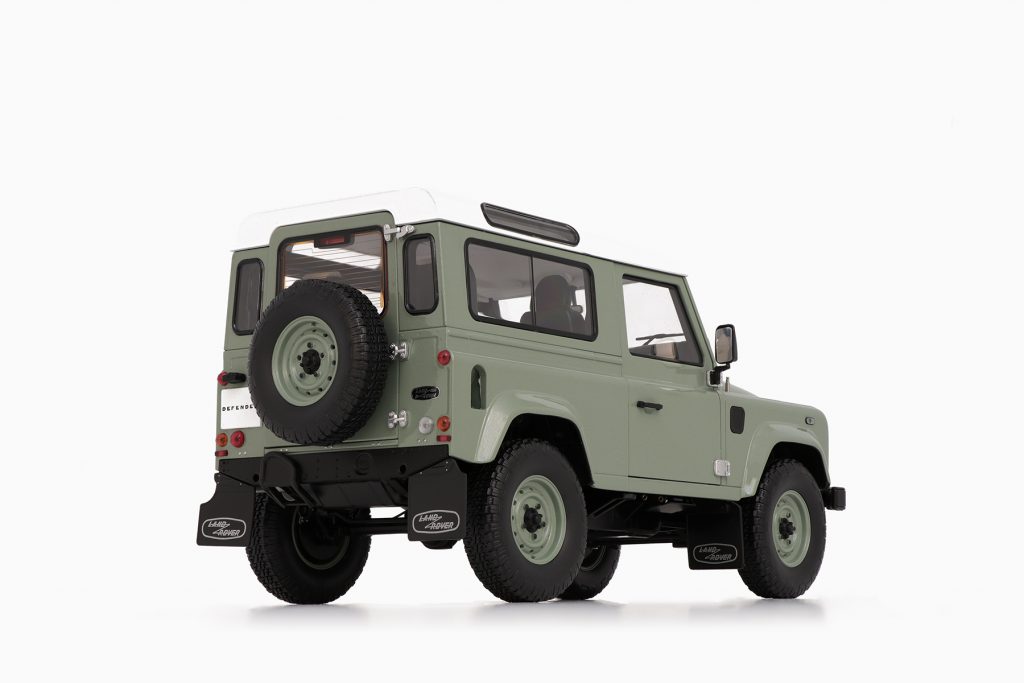 Land Rover Defender 90 Heritage Edition 1:18 by Almost Real