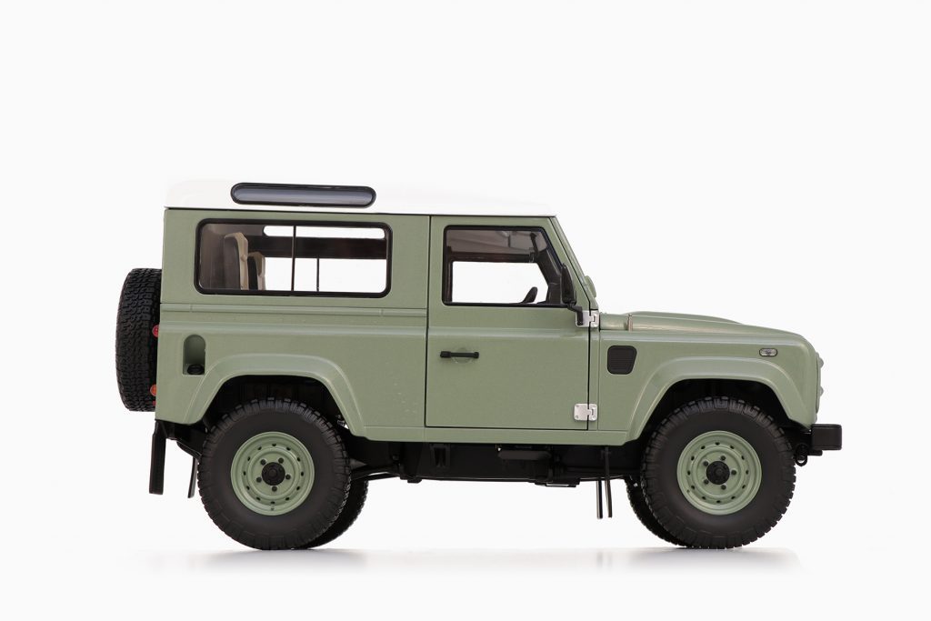 Land Rover Defender 90 Heritage Edition 1:18 by Almost Real