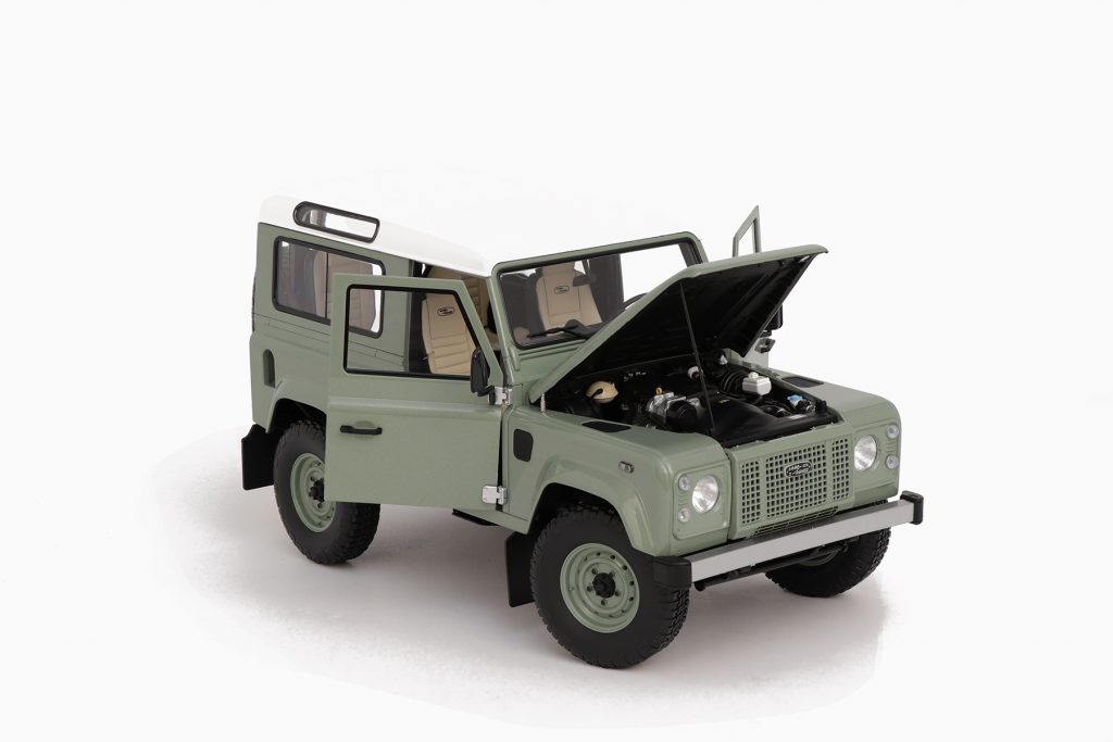 Land Rover Defender 90 Heritage Edition 1:18 by Almost Real