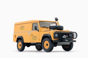 Land Rover Defender 110 "Camel Trophy" Support Unit Borneo 1:18 by Almost Real