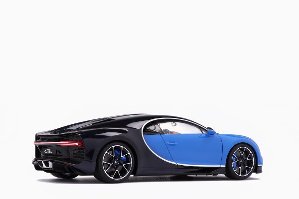 Bugatti Chiron 2017 French Racing Blue/Atlantic Blue 1:18 by AutoArt