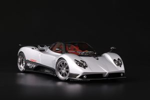 Pagani Zonda F 2005 1:18 by Almost Real