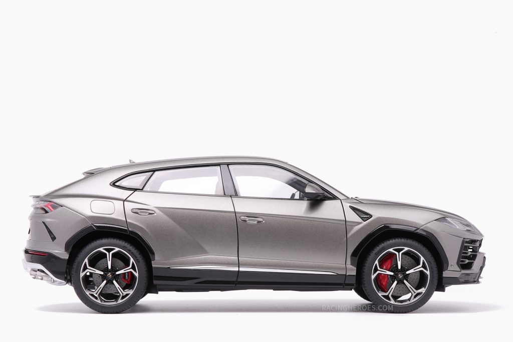 Lamborghini Urus Grigio Lynx/Metallic Grey 1:18 by AutoArt