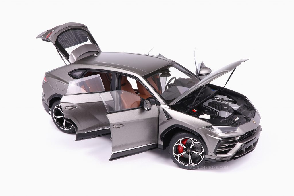 Lamborghini Urus Grigio Lynx/Metallic Grey 1:18 by AutoArt