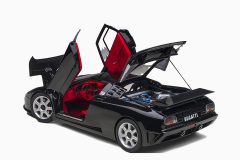 Bugatti EB110 SS Black 1:18 by AutoArt