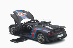 Porsche 918 Spyder Weissach Black Martini 1:18 by AutoArt