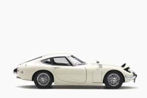 Toyota 2000GT White 1:18 by AutoArt