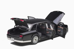 Toyota Century Special Edition with Curtain Black 1:18 by AutoArt