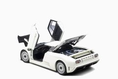 Bugatti EB110 GT, White 1:18 by AutoArt