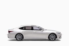 Lexus LS500h, Sonic White Metallic/Crimson & Black Interior 1:18 by AutoArt