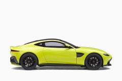 Aston Martin Vantage 2019, Lime Essence/Carbon Black Roof 1:18 by AutoArt