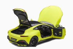 Aston Martin Vantage 2019, Lime Essence/Carbon Black Roof 1:18 by AutoArt