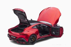 Aston Martin Vantage 2019, Hyper Red/Carbon Black Roof 1:18 by AutoArt