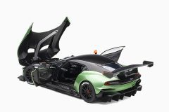 Aston Martin Vulcan, Apple Tree Green 1:18 by AutoArt