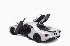 Ford GT 2017, Frozen White 1:18 by AutoArt