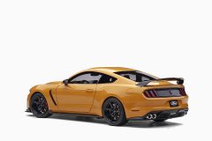 Ford Shelby GT-350R, Fury Orange 1:18 by AutoArt