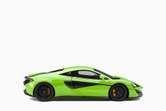 McLaren 570S, Mantis Green/Black Wheels 1:18 by AutoArt