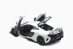 McLaren 675LT, Silica White 1:18 by AutoArt