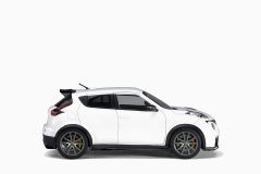 Nissan Juke R 2.0, White 1:18 by AutoArt