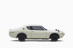 Nissan Skyline 2000 GT-R (KPGC110) White 1:18 by AutoArt