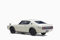 Nissan Skyline 2000 GT-R (KPGC110) White 1:18 by AutoArt