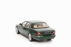 Jaguar XJ6 (X350) Racing Green 1:18 by Almost Real