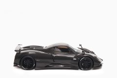 Pagani Zonda F 2005 Gloss Carbon Black 1:18 by Almost Real