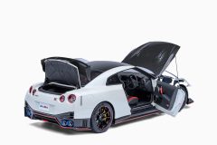 Nissan GT-R (R35) Nismo 2022 Special Edition, Brilliant White Pearl 1:18 by Autoart