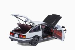 Toyota Sprinter Trueno (AE86) “Project D” Final version 1:18 by AutoArt