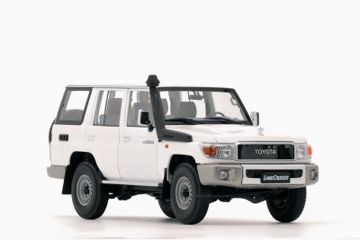 Toyota Land Cruiser 76 2017 White 1:18 by Almost Real