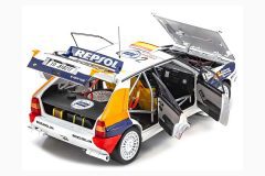 Lancia Delta HF Integrale Evoluzione #2 Carlos Sainz - Luis Moya "Jolly Club" "Tour de Corse - Rallye de France" (1993) 1:18 by Kyosho