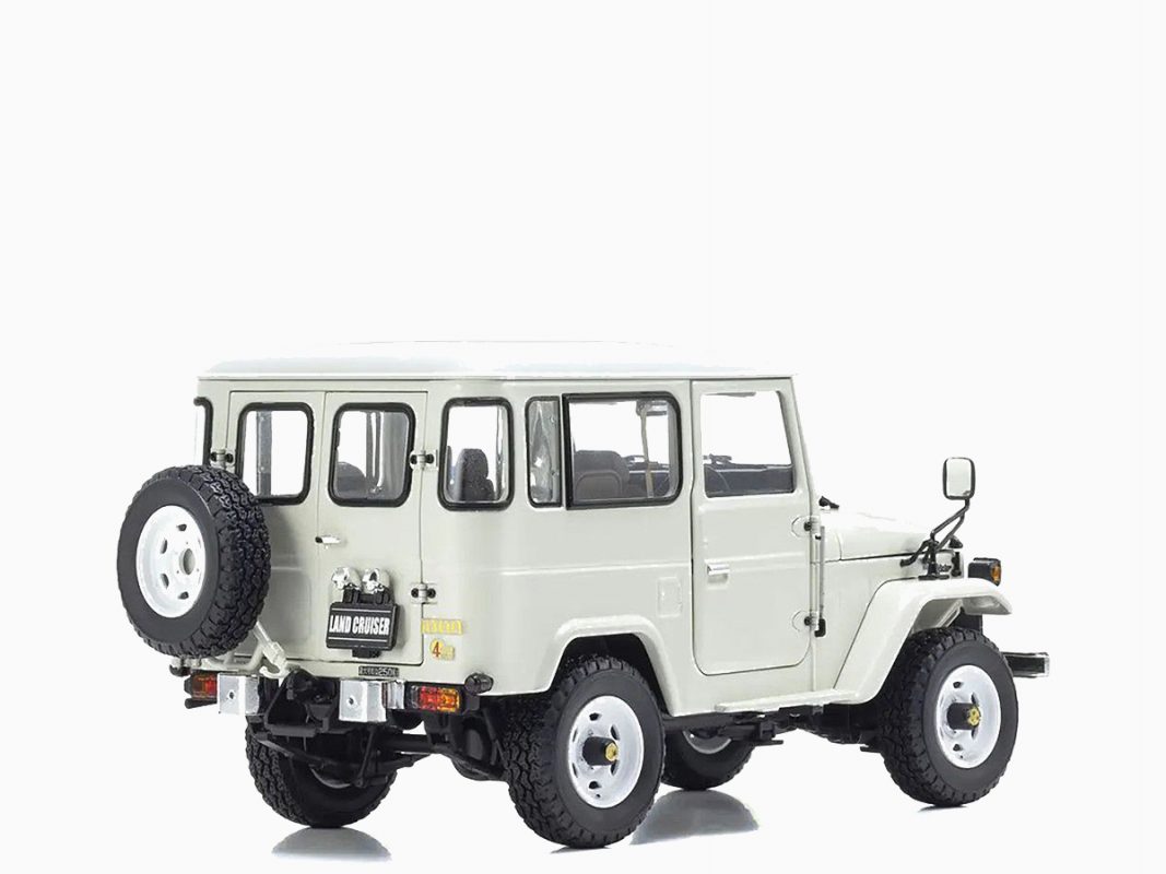 Toyota Land Cruiser 40 Van RHD (Right Hand Drive) White 1:18 by Kyosho