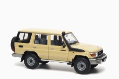 Toyota Land Cruiser 76 2017 Beige 1:18 by Almost Real