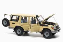 Toyota Land Cruiser 76 2017 Beige 1:18 by Almost Real