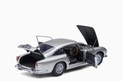 Aston Martin DB5, Birch Silver 1:18 by Autoart