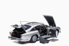 Aston Martin DB5 “Goldfinger”, w/weapons, Silver, 1:18 by Autoart