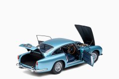 Aston Martin DB5 Caribbean Pearl Blue 1:18 by Autoart